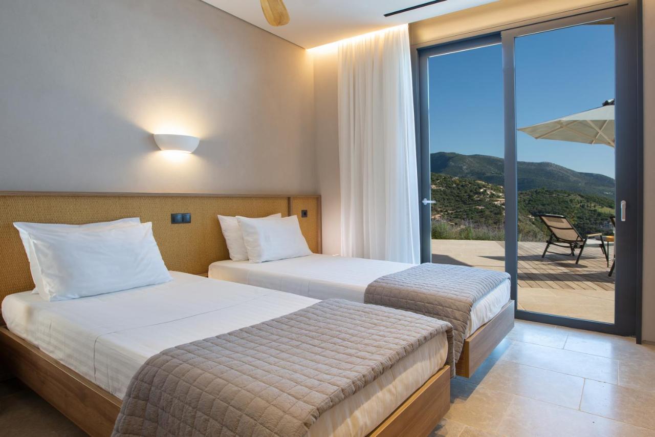 Blooms Of Sivota Bay - Luxury Villas With Private Heated Pool Bagian luar foto